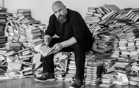 boris dežulović za nin o romanu tko je taj čovjek plodovi i posljedice dobra i zla  laguna knjige