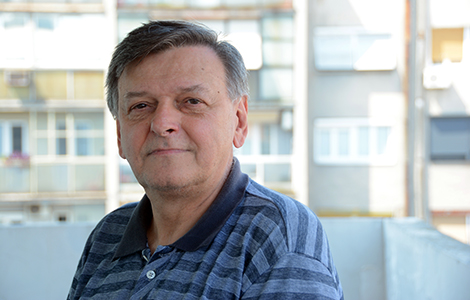 kralj koji je postao grof milan obrenović pretvorio je tursku vazalnu kneževinu u naprednu evropsku zemlju, ali  laguna knjige