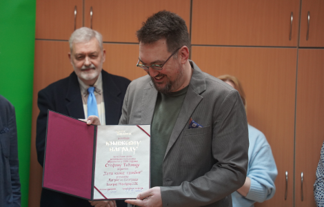 stefanu tićmiju dodeljena nagrada politikinog zabavnika za roman tata kaže gambit  laguna knjige